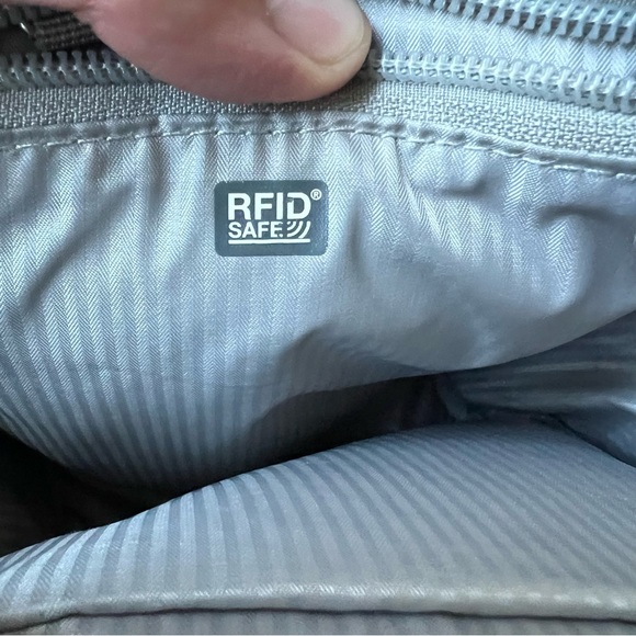 PacSafe Metrosafe LS100 Anti Theft Technology Crossbody Bag - Picture 13 of 14